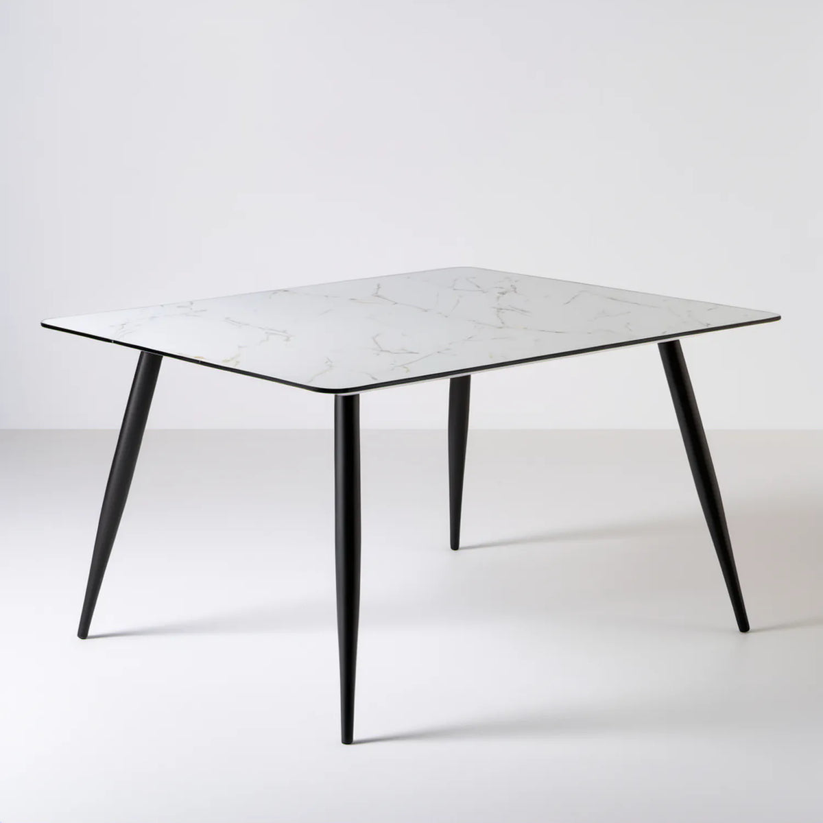 Prostokątny stół do jadalni 140 x 80 x 75 cm z blatem w dekorze białego marmuru